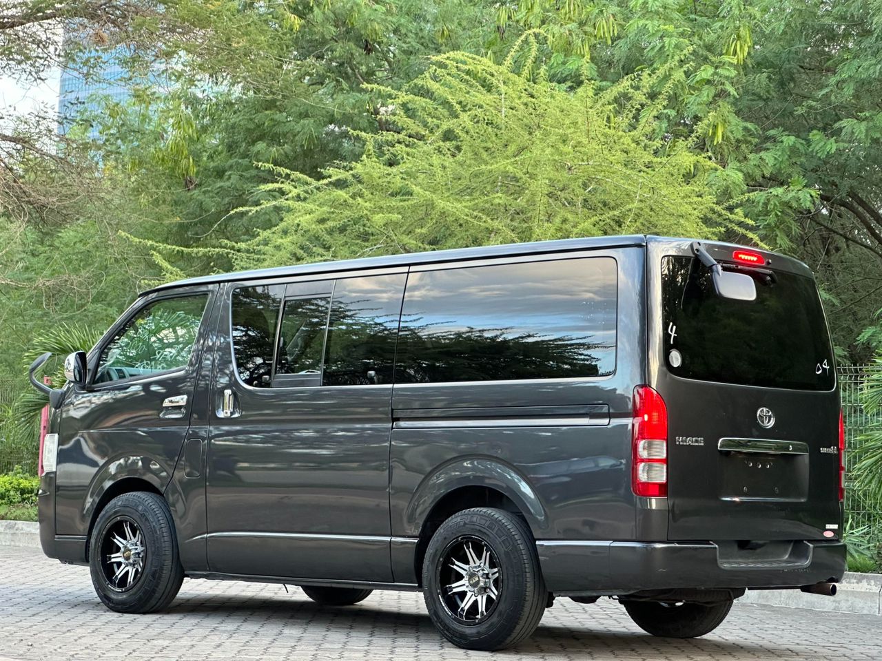 HIACE VAN thumbnail 3